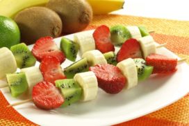 brochetas de fruta