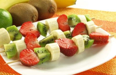 brochetas de fruta