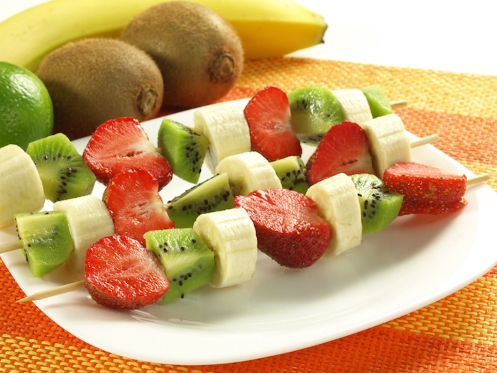 brochetas de fruta