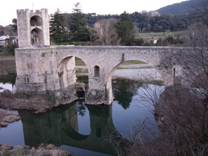 BESALU CON NIÑOS