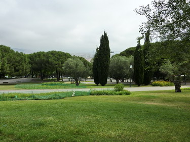 Jardines de Mossèn Cinto Verdaguer con niños