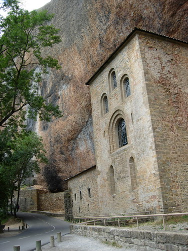 MONASTERIO VIEJO DE SAN JUAN DE LA PEÑA