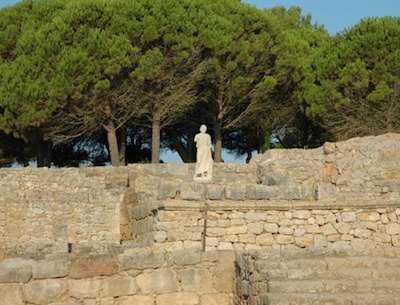 empuries con niños