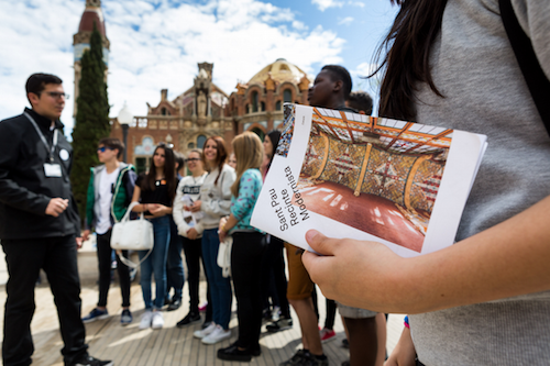 Visitas familiares en el recinto modernista de Sant Pau