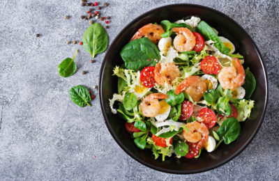 ensalada de espinacas y gambas