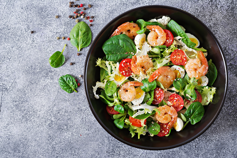 RECETA DE LA ENSALADA DE ESPINACAS Y GAMBAS - Sortir amb nens