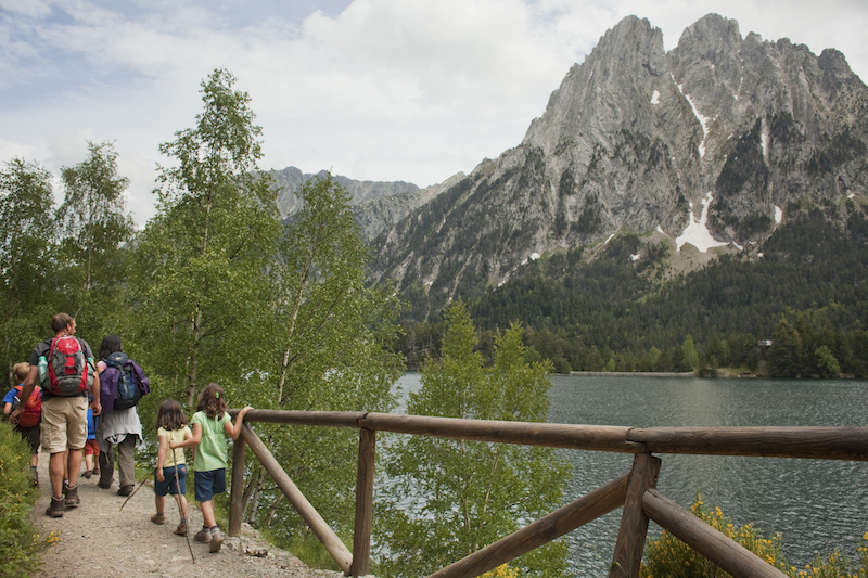 con niños en el Pallars Sobirà