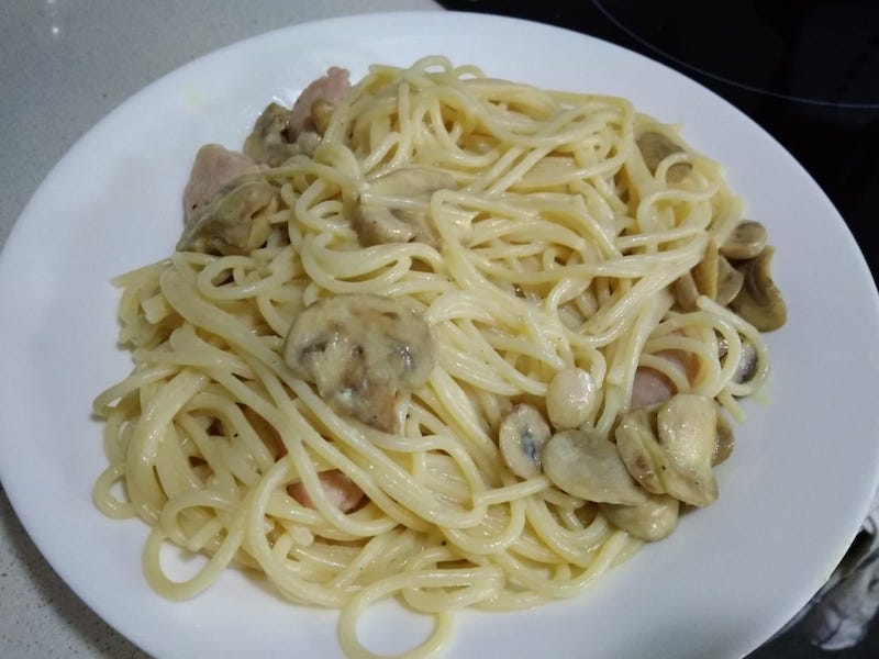 espaguetis con champiñones y queso