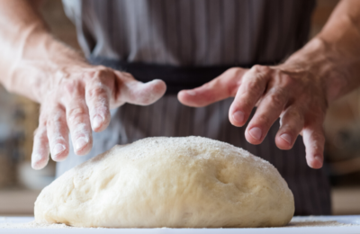 hacer la masa de la pizza