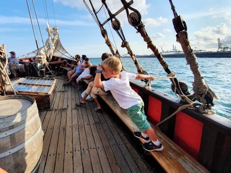 aniversari amb nens a bord d'un vaixell a barcelona