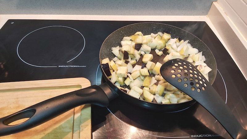 tortilla de patatas con cebolla y berenjena