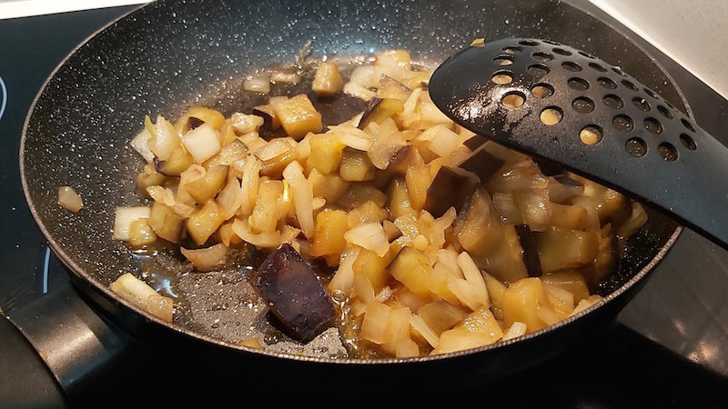 tortilla de patatas con cebolla y berenjena