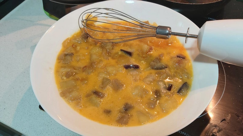 tortilla de patatas con cebolla y berenjena