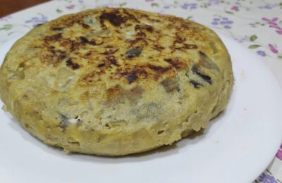 tortilla de patatas con cebolla y berenjena