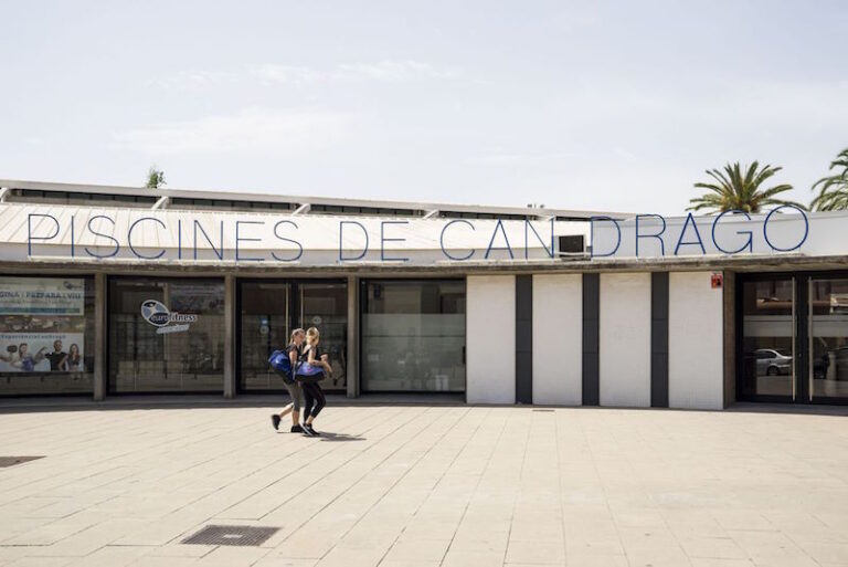 piscinas-en-barcelona-para-ir-con-ni-os-sortir-amb-nens