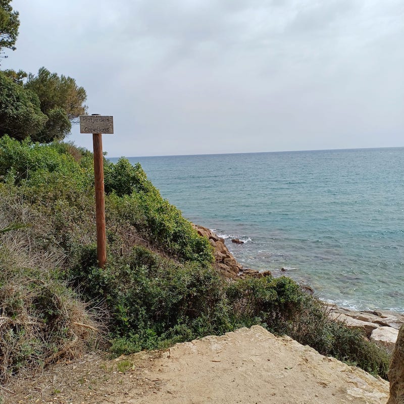 camí de ronda Roda de Berà amb nens i nenes