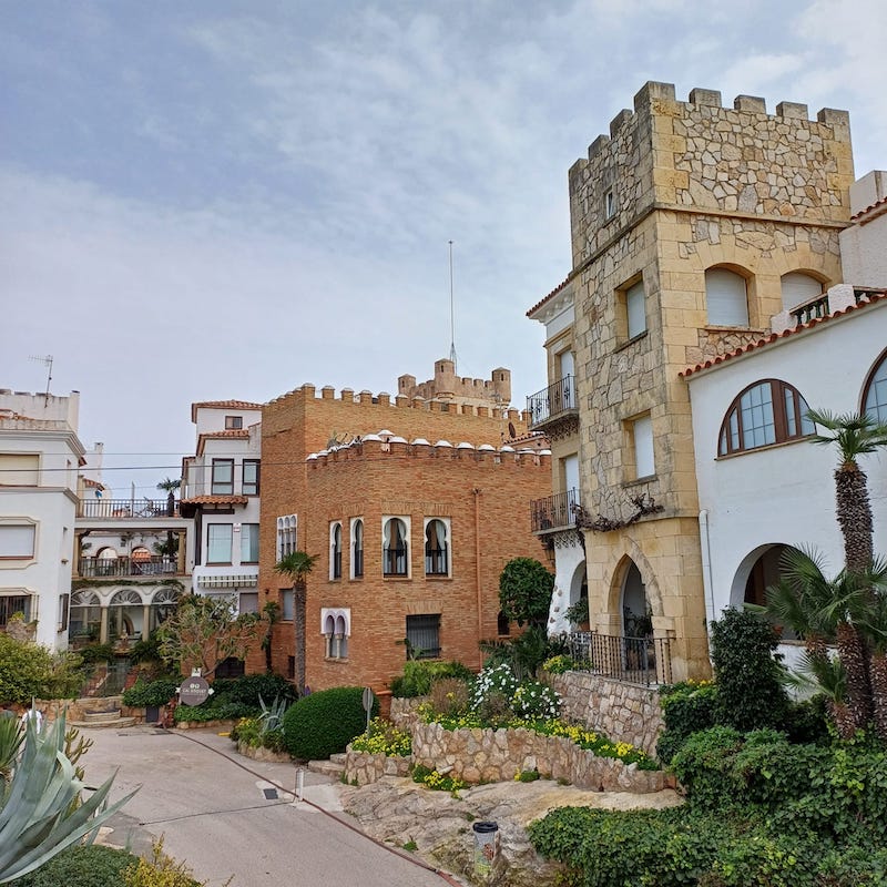 camino de ronda Roda de Berà con niños y niñas